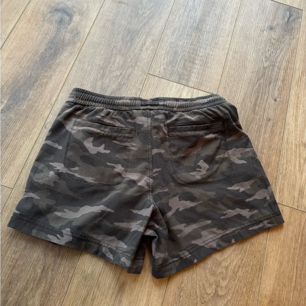 Athleta Farallon Shorts in Dark Gray